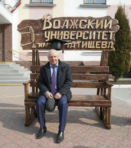 Символическая лавочка появилась в Волжский университете имени В.Н.Татищева. Символическая лавочка появилась в Волжский университете имени В.Н.Татищева.